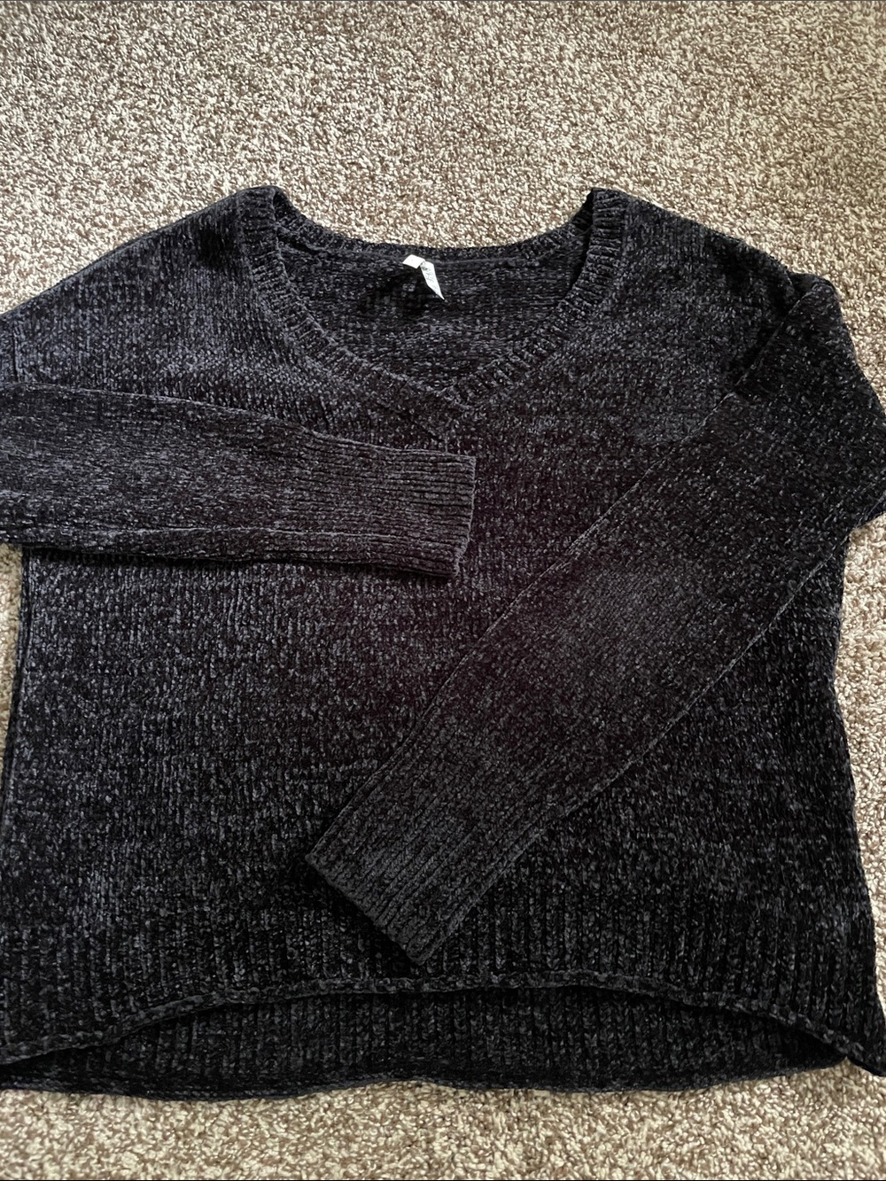 EUC Mudd black chenille v-neck sweater size Large